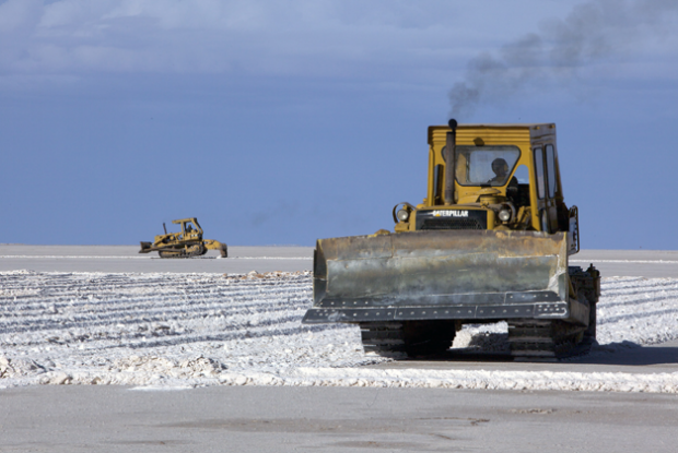 Bolivia realiza acuerdo con país europeo para realizar baterías de litio